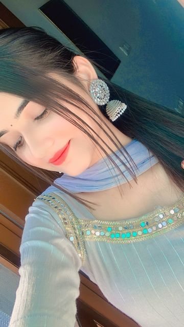 Models Aethstetic, Modest Summer Fashion, Punjabi Culture, Suit Punjabi, Stylish Pic, Gals Photos, Girly Dp, Beautiful Eyes Pics, Couple Pics For Dp