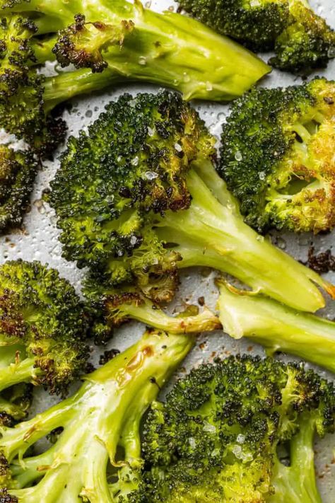 Magic Broccoli: The Best Roasted Broccoli Recipe Ever! How To Roast Broccoli, Roast Broccoli, Roast Frozen Broccoli, Seasoned Broccoli, Roasted Garlic Recipe, The Best Broccoli, Roasted Broccoli Recipe, Broccoli Quiche, Best Broccoli