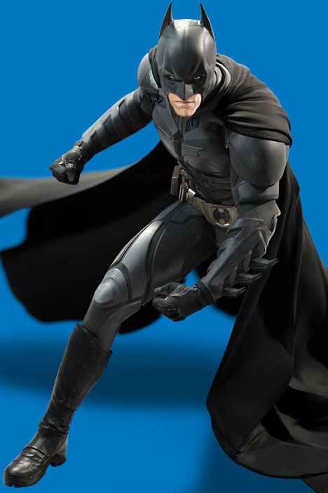 Batman Strikes A Fighter's Pose In Latest Dark Knight Rises Promo Image Batman Poses, Christian Bale Batman, Bale Batman, Superhero Poses, Dark Knight Trilogy, The Dark Knight Trilogy, Dark Knight Rises, Action Photography, I Am Batman