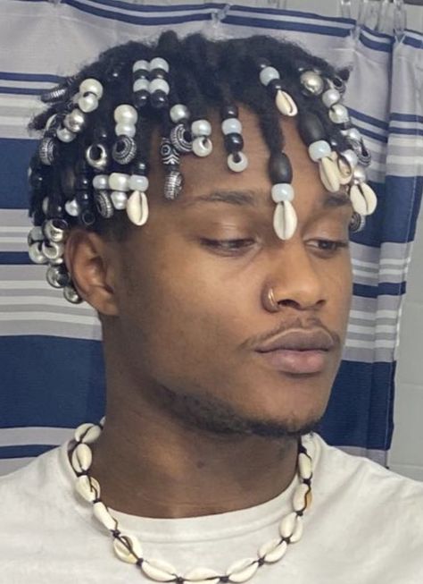 Men Beads Hairstyle, Men Hair Jewelry, Afro Jewelry Hair, Box Braids For Men With Beads, Dread With Beads, Guys With Beads In Hair, Dreadlock With Beads, Cornrow Jewelry, Twist With Beads Men