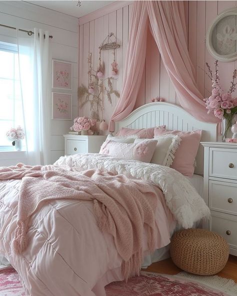 Light Pink Room Aesthetic Ideas, Pink French Style Bedroom, Princess Apartment Aesthetic, Cosy Pink Bedroom, Pink Bedrooms Aesthetic, Loveshack Fancy Bedroom, Princess Core Bedroom, Pink Bedding Ideas, Pink Small Bedroom Ideas