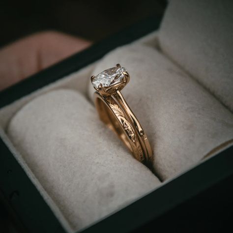 Wedding Rings Earthy, Engraved Band Engagement Ring, Vintage Oval Engagement Ring, Oval Engagement Ring Set, Plain Gold Wedding Bands, Oval Solitaire Ring, Engraved Engagement Ring, Oval Engagement Ring, Cute Engagement Rings