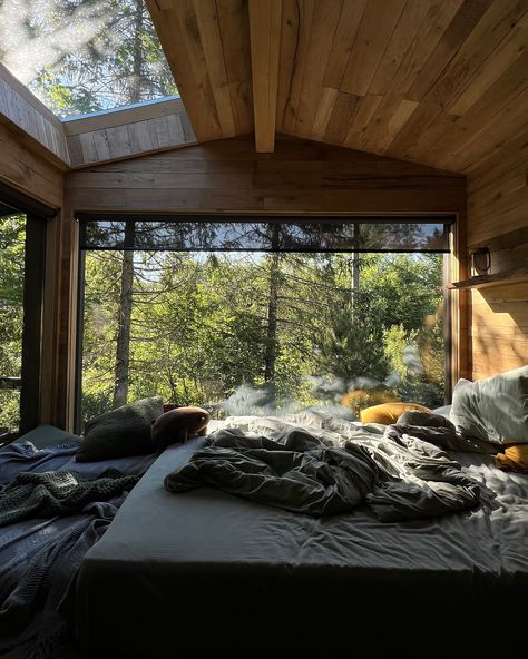 Lovely mountain weekend ⛰️ Mountain Resort Aesthetic, Home In The Mountains Aesthetic, Modern Eclectic Interior Design, Mountain Bedroom, Architecture References, Modern Eclectic Interior, Mountain Weekend, Mountain Hotel, Mountains Aesthetic