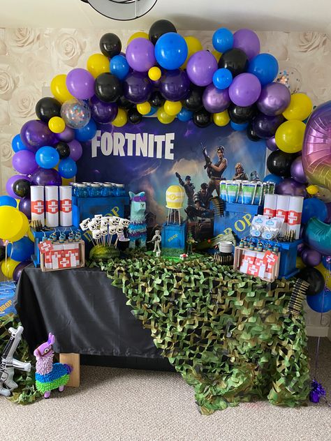 Fornite Party Centerpieces, Fortnight Party Decorations, Fortnight Themed Birthday Party, Diy Fortnight Party Ideas, Fortnite Birthday Party Decor, Fortnight Decorations, Fortnite Party Ideas Decorations, Fornite Birthday Decorations, Fortnite Decorations Party