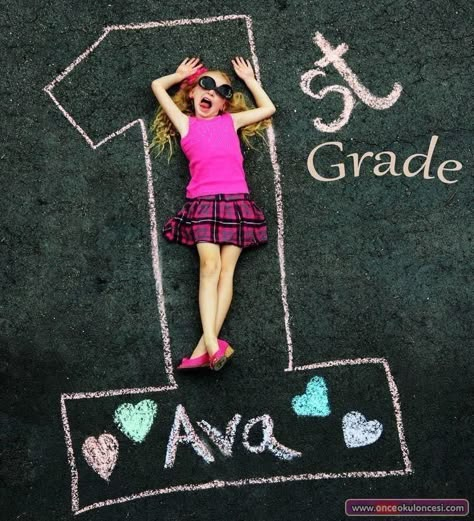 Sidewalk Chalk Photos, 1st Day Of School Pictures, Chalk Photos, First Day Of School Pictures, Back To School Pictures, Chalk Ideas, School Pics, Sidewalk Chalk Art, Birthday Photography