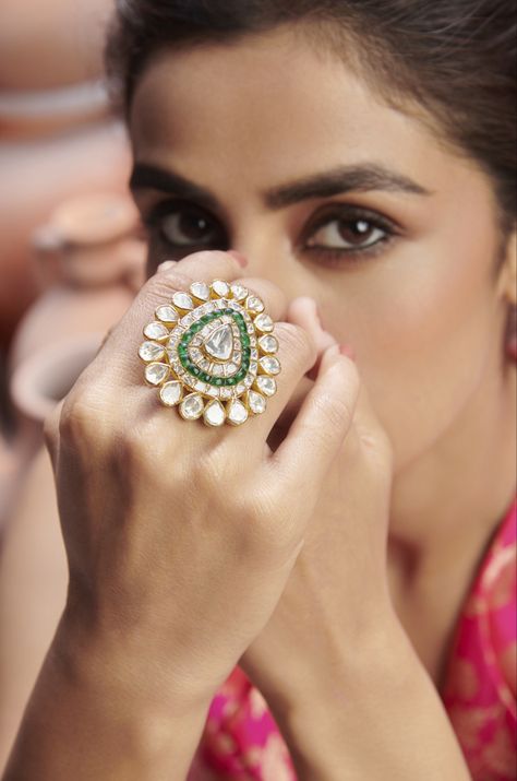 Cocktail ring in fine silver and moissanite polkis by Paisley Pop #paisleypop #polki #kundan #jewellery #indianjewellery #jewelry #jewellerystyling #indianwear #wedmegood #weddingdress #lehenga #saree #jhumka #chandbali #choker Polki Pendant Set Uncut Diamond, Polki Cocktail Rings, Polki Rings Design, Vilandi Jewellery, Jadau Rings, Hand Modelling, Kundan Rings, Polki Rings, Diamond Polki Jewellery