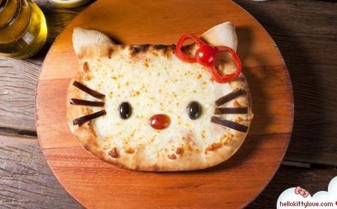 Hello kitty pizza Hello Kitty Pizza, Hello Kitty Party Ideas, Kitty Party Ideas, Hello Kitty Food, Cute Pizza, Kitty Birthday Party, Pizza Art, Hello Kitty Birthday Party, Food Art For Kids