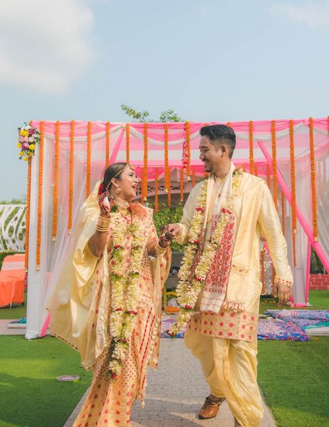 A Gorgeous Assamese Wedding With Cutesy DIY Elements Multicultural Wedding Ideas, Marwadi Wedding, Assamese Bride, Assamese Wedding, Casual Wedding Groom, Western Groom, Mekhela Chador, Fun Wedding Pictures, Him And Me