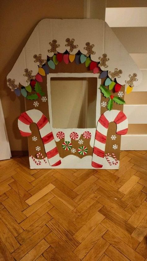 Christmas Display Classroom, Candyland Christmas Classroom, Cardboard Ginger Bread House, Gingerbread House Cardboard, Gingerbread House Props, Gingerbread House Wall, Plate Wall Display, Giant Lollipop, Cardboard Gingerbread