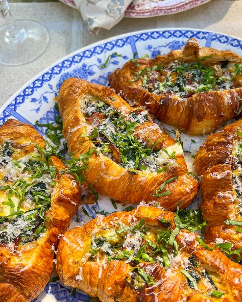 Air Fryer Croissant Egg Boats Croissant Recipes Stuffed, Croissant Boats Breakfast, Savory Croissant Recipes, Croissants Recipe Stuffed, Croissant Breakfast Pie, Recipes Using Croissants, Croissant Boats, Savory Croissant, Breakfast Boats