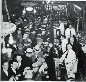 Lifestyle - Many people, regardless of prohibition, still attended secret parties and drank at places called Speakeasies. 1920s Speakeasy Party, 20’s Fashion, Prohibition Party, 1920s Speakeasy, Speakeasy Party, Chicago Loop, Prohibition Era, History Classroom, The Roaring Twenties