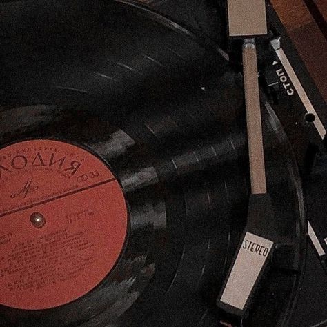 Record Icon Aesthetic, Music Record Aesthetic, Lisztomania Aesthetic, Music Records Aesthetic, Record Aesthetic Vinyl, Vinyl Player Aesthetic, Vinyl Record Player Aesthetic, Recording Aesthetic, Aesthetic Vinyl Records