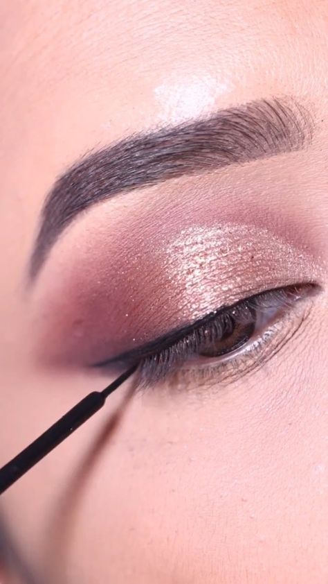 Glam makeup tutorial of the day! | Glam makeup tutorial of the day! | By Makeup Gallery Eyes Makeup Tutorial Step By Step, Eyeshadow Designs Ideas, Party Eye Makeup Night, Eye Makeup Ideas Step By Step, Night Eyeshadow Looks, Shimmer Eyeshadow Tutorial, Eye Makeup Tutorial Step By Step, Eyeshadow Makeup Step By Step, Simple Glitter Eye Makeup