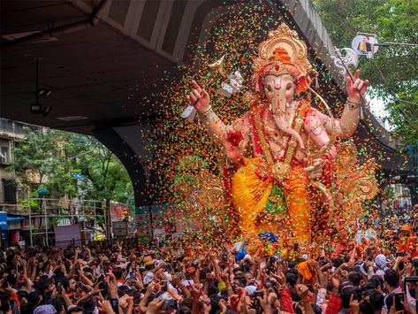 Ganesh Photos, Hindu Aesthetic, Ganpati Festival, Ganpati Bappa Photo, Growing Wealth, Ganesh Utsav, United Wallpaper, Manchester United Wallpaper, Date Night Makeup