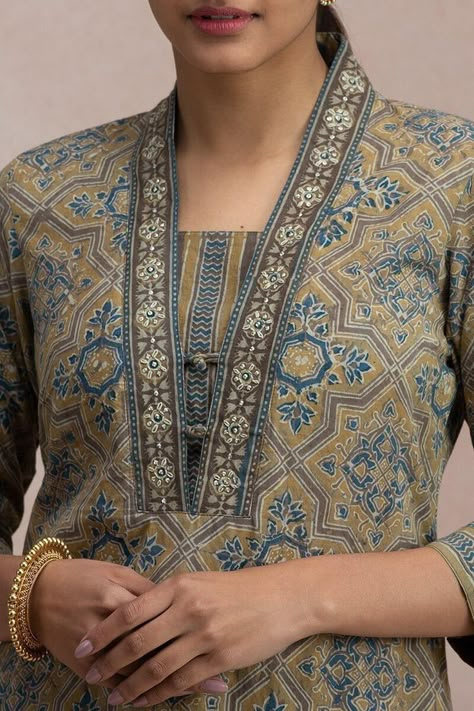 Salwar Neck Patterns, Chudidhar Neck Designs, Suit Neck Designs, Salwar Neck Designs, Churidar Neck, Churidar Neck Designs, New Kurti Designs, Churidar Designs, Kurta For Women