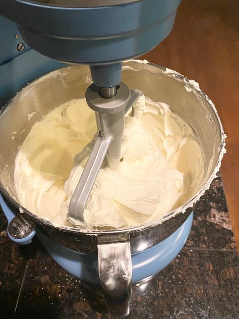 Silky Smooth Vanilla Buttercream! Vanilla Icing For Cake, Piping Frosting Recipe, Smooth Buttercream Recipe, American Buttercream Frosting Recipe, Buttercream Frosting Recipe Easy, Silky Buttercream, Cream Cheese Homemade, Buttercream Recipes, Smooth Buttercream