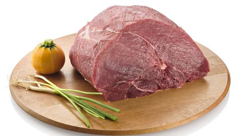 There are seemingly millions of cuts of beef, but one that's overlooked is beef knuckle. This giant cut is quite versatile, but it needs to be treated right. Meat Food Styling, Different Cuts Of Beef, Meat Art, Beef Round, Cuts Of Beef, Sirloin Tips, Meat Food, Steak Cuts, How To Cook Beef