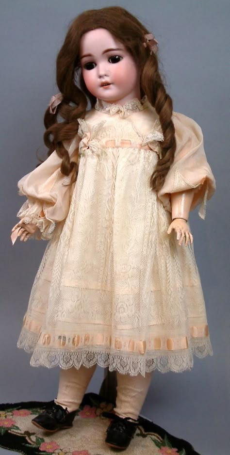 Antique Bisque Dolls, Porcelain Doll Vintage, Armand Marseille Dolls, Antique Porcelain Dolls, Antique Doll Dress, Victorian Dolls, China Dolls, French Dolls, German Dolls