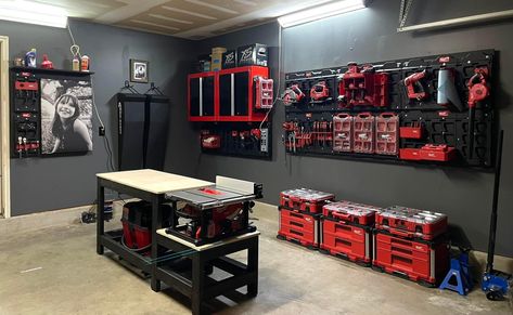 Milwaukee Garage, Garage Setup, Man Decor, Garage Goals, Garage Workshop Layout, Garage Build, Workbench Designs, Garage Designs, Milwaukee Packout