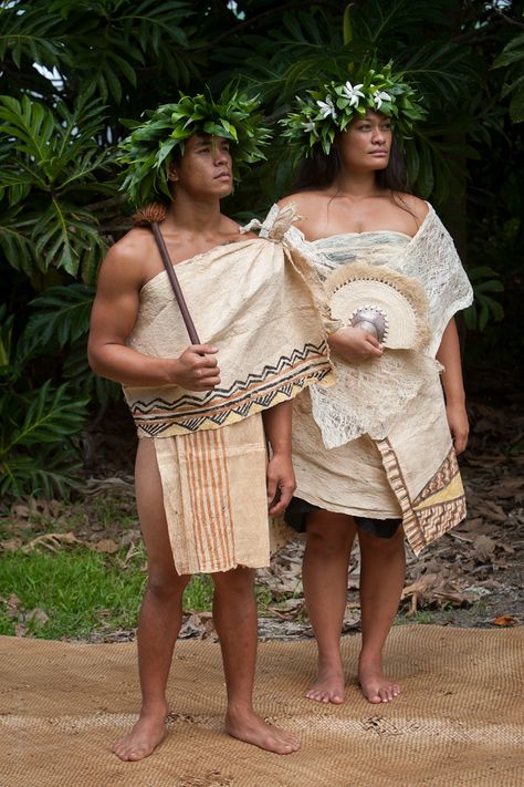 Hawaiian clothing Hawaiian Clothing Traditional, Hawaiian Traditional Clothing, Traditional Hawaiian Clothing, Polynesian Outfits, Maori Clothing, Moana Jr, Hawaiian Clothing, Hawaiian Fashion, Clothing Male