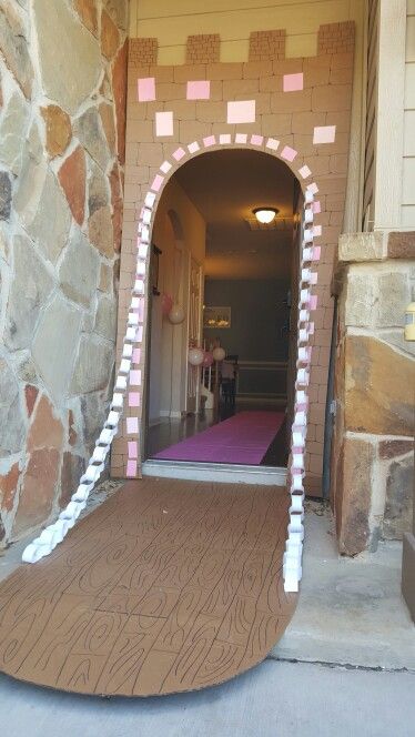 Disney Party Entrance, Princess Halloween Party Ideas, Princess Sofia Decorations, Princess Halloween Decorations, Royal Ball Decorations Themed Parties, Princess Birthday Party Diy Decoration, Castle Birthday Party Decorations, Small Princess Party Ideas, Princess Bday Party Decorations