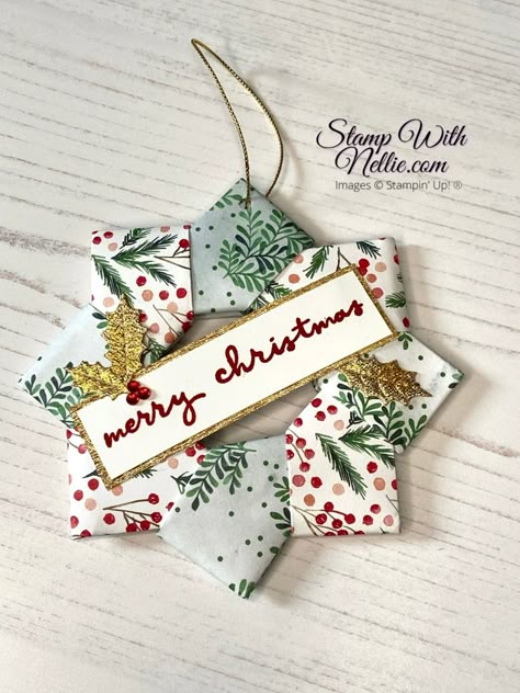 Diy Christmas Ornaments Origami, Origami Christmas Cards Diy, Paper Origami Christmas Ornaments, Christmas Origami Cards, Christmas Origami Wreath, Folded Christmas Ornaments, Christmas Papercraft Ideas, Christmas Paper Folding Crafts, Christmas Crafts With Scrapbook Paper