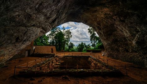 The Pahiyangala Cave also known as Fa Hien Cave, holds significant archaeological and historical importance in Sri Lanka, boasting a rich tapestry of ancient human habitation and cultural heritage. As one of the largest natural rock caves in Asia, its immense caverns and towering stalactites have been home to prehistoric communities dating back over 37,000 years. Archaeological excavations within the cave have unearthed evidence of early human settlements, including tools, pottery, and skelet... Ancient Treasure, Early Humans, Human Settlement, The Cave, Natural Rock, Ancient Ruins, Travel Items, Cultural Heritage, Natural Wonders