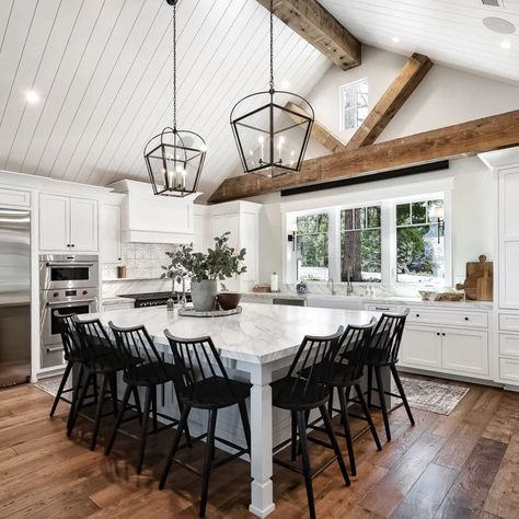 White Farm Kitchen, Vaulted Kitchen, Vaulted Ceiling Ideas, Kitchen With High Ceilings, Vaulted Ceiling Lighting, Lakehouse Kitchen, Vaulted Ceiling Kitchen, Vaulted Ceiling Living Room, Ceiling Kitchen