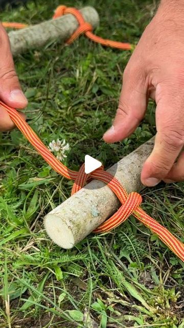 Sergio Outdoors on Instagram: "Survival Skills Lifehack: DIY Rope Ladder. #survival #camping #ideas #lifehacks #skills #outdoors #bushcraft #sergio_outdoors #forest" Diy Rope Ladder, Off Grid House, Best Knots, Bushcraft Skills, Diy Ladder, Emergency Survival Kit, Old Sailing Ships, Emergency Preparedness Kit, Rope Ladder