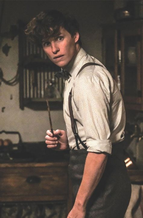 « norbert dragonneau » | Fantastic Beasts: The Crimes of Grindelwald ⟨eddie redmayne⟩ Eddie Redmayne Fantastic Beasts, Fantasic Beasts, Crimes Of Grindelwald, Buku Harry Potter, Images Harry Potter, Newt Scamander, Next Film, Eddie Redmayne, Fantastic Beasts And Where