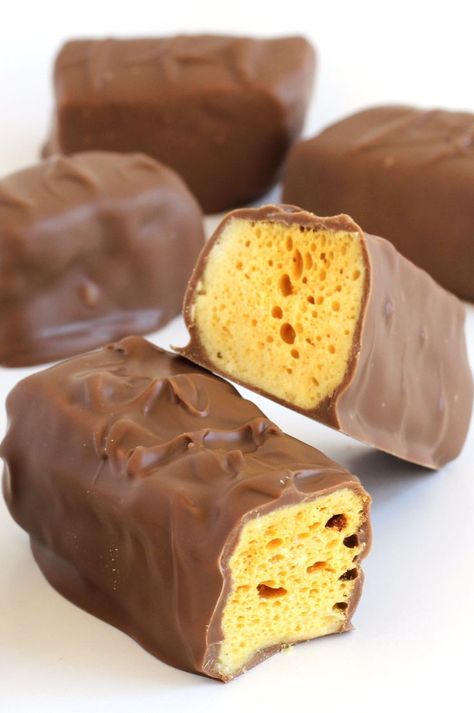 copycat Cadbury Crunchie Bars (sponge candy) Chocolate Covered Honeycomb Recipe, Sponge Candy, Honeycomb Recipe, Cadbury Crunchie, Crunchie Bar, Honeycomb Candy, Homemade Fudge Recipes, Easy Candy Recipes, Chocolate Candy Recipes