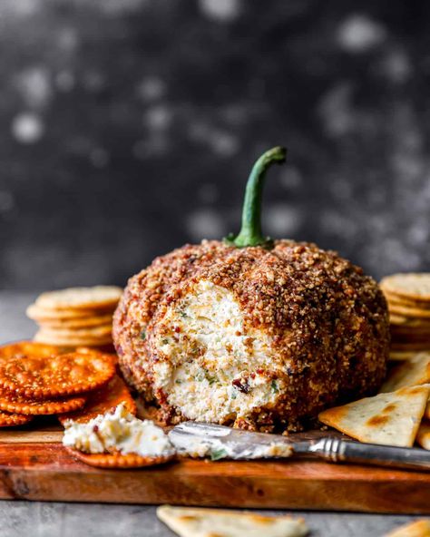 Cheese Ball Shaped Like A Pumpkin, Halloween Cheese Ball Recipes, Spider Cheese Ball, Halloween Cheeseball, Fall Cheese Ball, Thanksgiving Cheese Ball, Pumpkin Shaped Cheese Ball, Pumpkin Cheese Ball Recipe, Fall Appetizer Recipes