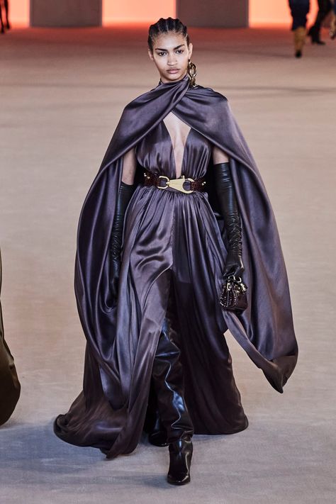 Olivier Rousteing Puts a High Fashion Spin on 'Star Wars' for Balmain’s Fall 2020 Collection - Fashionista Star Wars Fashion Gowns, Star Wars Gowns, Star Wars Style Fashion, Dune Aesthetic Fashion, Star Wars Aesthetic Outfit, Star Wars Inspired Fashion, Star Wars Style Inspired Outfits, Star Wars Fits, Star Wars Senator Outfit