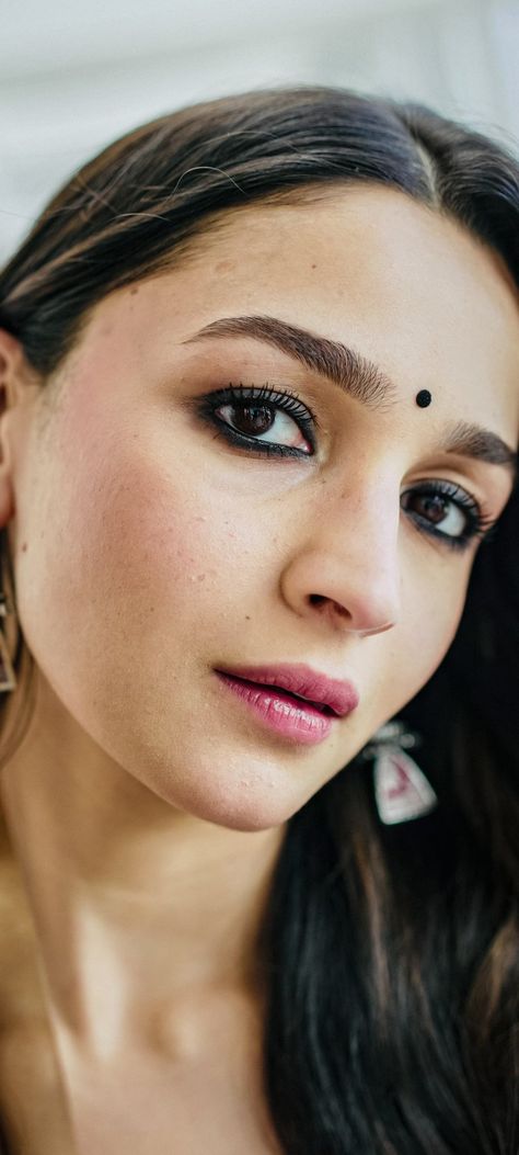 UHQ TWEETS on Twitter Face Close Up, Networking Infographic, Aliya Bhatt, Smriti Mandhana, Allu Arjun Hairstyle, Bollywood Images, Stylish Bike, Close Up Faces, Alia Bhatt Photoshoot