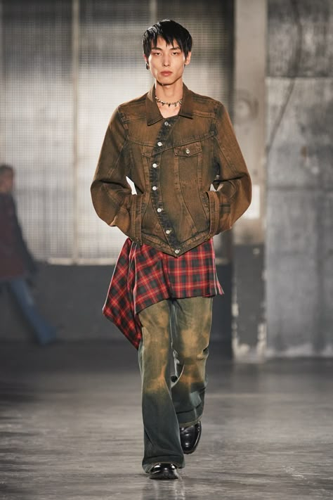 Grunge Outfits Men, Mens Grunge, Fall 2023 Menswear, 2023 Menswear Fashion Show, Japanese Mens Fashion, Gender Fluid Fashion, Grunge Guys, Dior Men, Menswear Runway