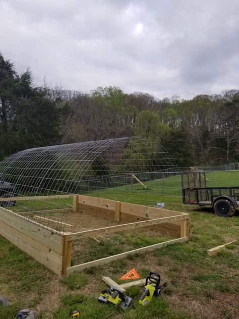 This took 2 days to complete and will be put to good use. Meat Bird Chicken Tractor, Pallet Chicken House, Chicken Tractor Ideas, Diy Chicken Tractor, Chicken House Plans, Hoop Coop, Reban Ayam, Eating Bugs, Pastured Poultry