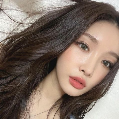 https://pbs.twimg.com/media/FTo2arJWQAAch6-?format=jpg&name=900x900 Chungha Makeup, Beige Coquette, Chungha Icons, Yantai, Chung Ha, Kim Chungha, Gg Icons, Make Up Ideas, H U