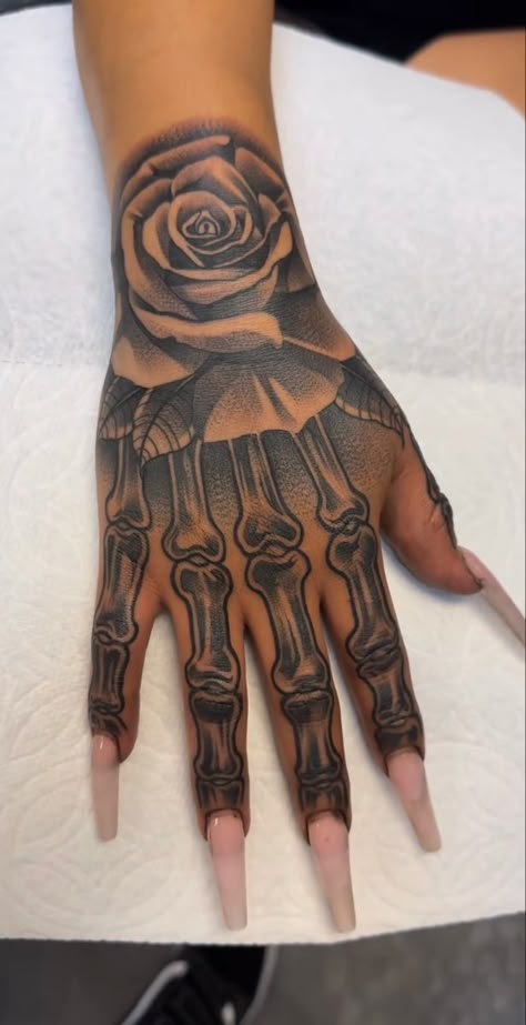 Hand Palm Tattoos, Girly Hand Tattoos, Pictures Of Tattoos, Hand Tattoo Designs, Arm Sleeve Tattoos For Women, Henna Style Tattoos, Cute Simple Tattoos, Hand Tattoos For Girls, Hand And Finger Tattoos