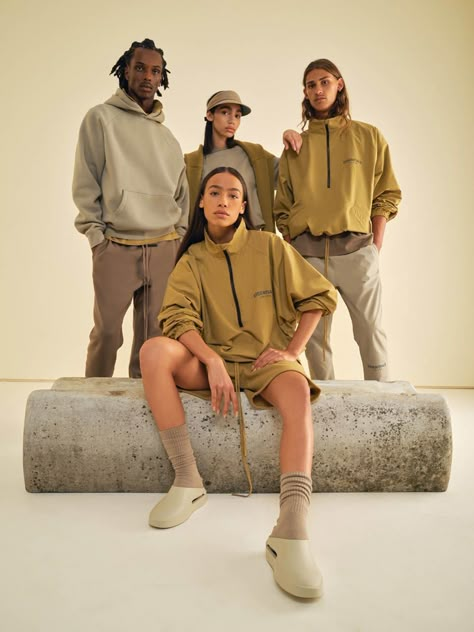 MMSCENE GUIDE: How to Style Fear of God Essentials Streetwear Photoshoot, God Clothes, Group Poses, Build A Wardrobe, Photo Grouping, Group Shots, Photoshoot Idea, Fear Of God Essentials, Foto Poses