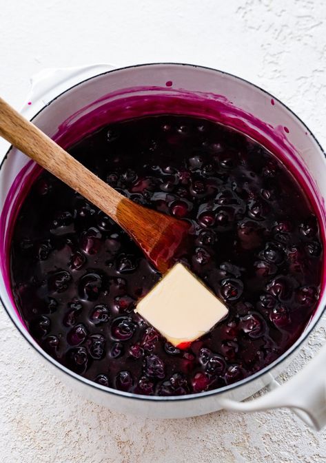 Easy Homemade Blueberry Sauce Topping Recipe - CucinaByElena Blueberry Pie Filling Recipes, Blueberry Compote Recipe, Blueberry Crepes, Blueberry Sauce Recipe, Homemade Blueberry Pie, Compote Recipe, Cheesecake Toppings, Blueberry Pie Filling, Pie Filling Recipes