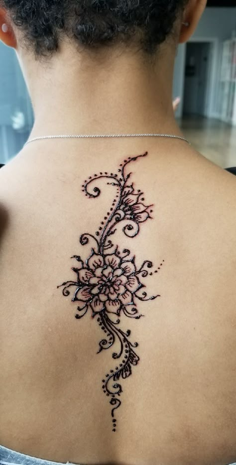 Henna Tattoo Designs Spine, Spine Henna Designs, Spine Henna Tattoo, Back Henna Designs Spine, Floral Back Tattoo Women, Spine Henna, Back Henna, Floral Back Tattoos, Henna Designs Back