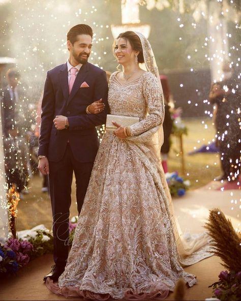 Dresses With Full Sleeves, Bridal Hijab Styles, Long Sleeve Bridal Gown, Asian Bridal Dresses, Bridal Gallery, Bridal Dresses Pakistan, Beautiful Pakistani Dresses, Bridal Dress Fashion, Indian Bridal Wear