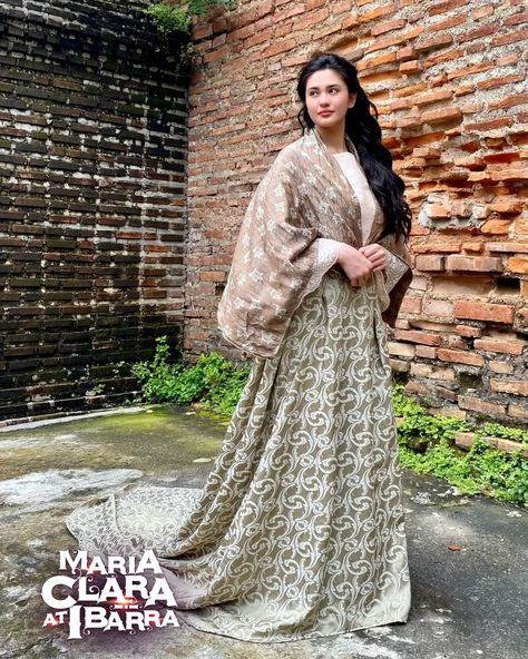 Baro’t Saya And Barong Tagalog, Traditional Filipino Dress Modern, Philippine Clothing Traditional, Barot Saya Traditional Dresses, Filipino Traditional Clothing Women, Filipiniana Traditional, Filipiniana Photoshoot, Leonor Rivera, Maria Clara Dress Philippines