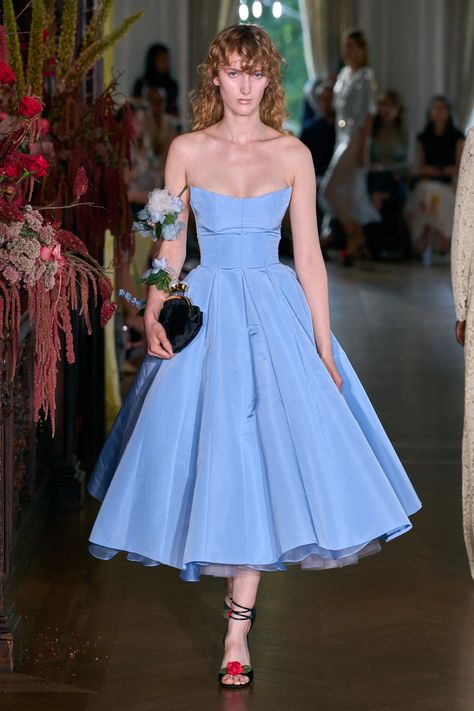 Spring 2023 Ready To Wear, 2023 Ready To Wear, Tea Length Dresses, 2023 Collection, Couture Gowns, Spring 2023, High Class, Looks Vintage, Classy Dress