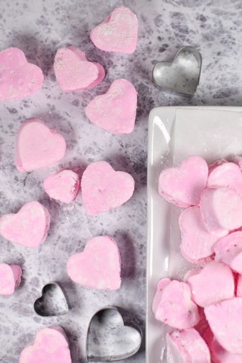 A recipe for pink, heart-shaped strawberry marshmallows. The perfect Valentine's Day treat. Valentine Day Recipes, Raspberry Ganache, Strawberry Marshmallow, Red Velvet Whoopie Pies, White Chocolate Bark, How To Make Marshmallows, Homemade Strawberry Jam, Recipes To Bake, Ice Cream Yogurt