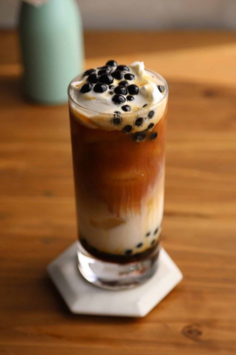 Brown Sugar Boba Recipe, Homemade Whipped Cream Easy, Boba Iced Coffee, Easy Homemade Whipped Cream, Bubble Coffee, Nutella Latte, Boba Aesthetic, Brown Sugar Boba, Boba Recipe