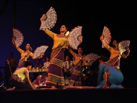 Filipino Dance Mexipino Wedding, Filipino Folk Dance, Filipino Painting, Dance Group Photography, Philippine Dance, Philippine Folk Dance, Asian Theme Wedding, Indigenous Philippines, Vintage Filipiniana