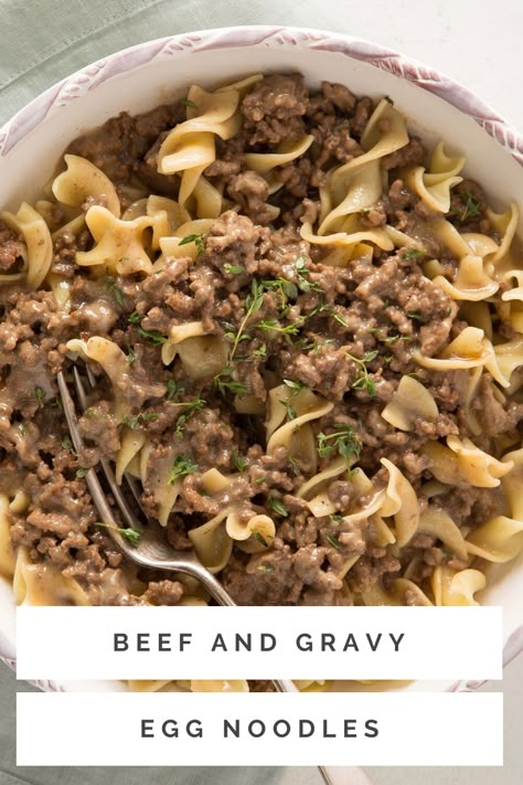 Budget Friendly Beef and Gravy over Egg Noodles Quick Hamburger Meals, Noodle Gravy, Egg Noodle Casserole, Beef And Gravy, Kitchen Hacks Cooking, Quick Meals To Make, Egg Noodle Recipes, Steamed Green Beans, Beef Gravy