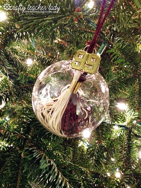 Graduation Tassel Ornament, Tassel Christmas, Christmas Ornament Diy, Christmas Party Crafts, Graduation Tassel, Graduation Ornament, Tassel Ornament, Tassel Crafts, Diy Graduation