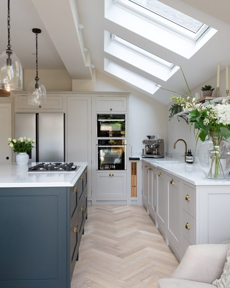 Kitchen Ceiling Designs, Victorian Kitchen Extension, Amber Lewis Kitchen, Modern Kitchen Extensions, Skylight Kitchen, Kitchen Diner Extension, Building Modern, Kitchen Extensions, Open Plan Kitchen Dining Living